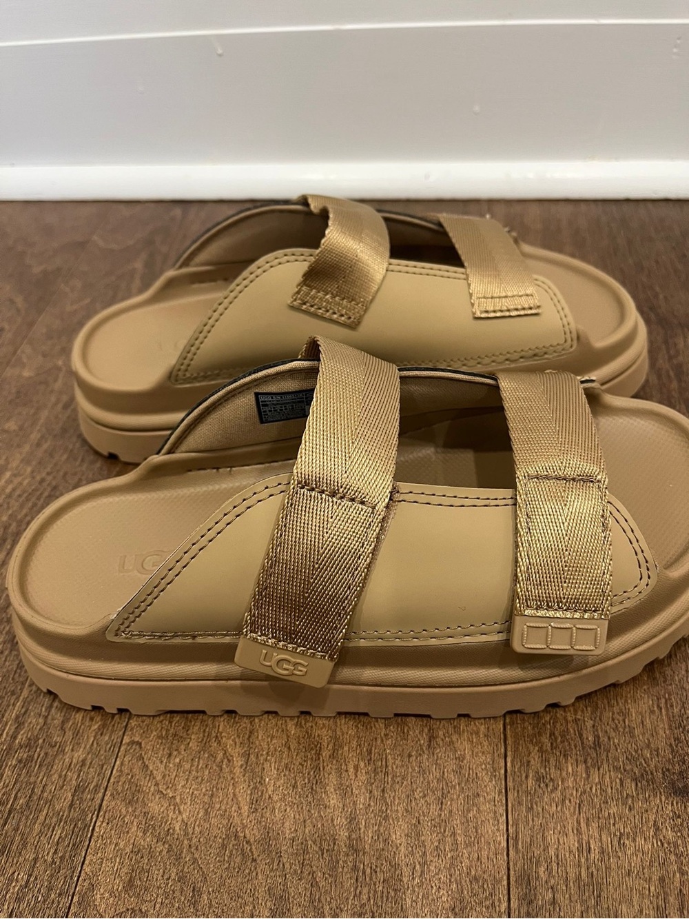 NEW KIDS UGG GOLDENGLOW SLIDE Slide Sandal - Picture 2 of 8